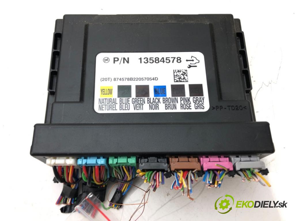 OPEL ASTRA J Sports Tourer (P10) 2010 - 2015    1.4 LPG (35) 103 kW [140 KM] Benzyna / gaz samocho  Modul komfortu 13584578 (Moduly komfortu)