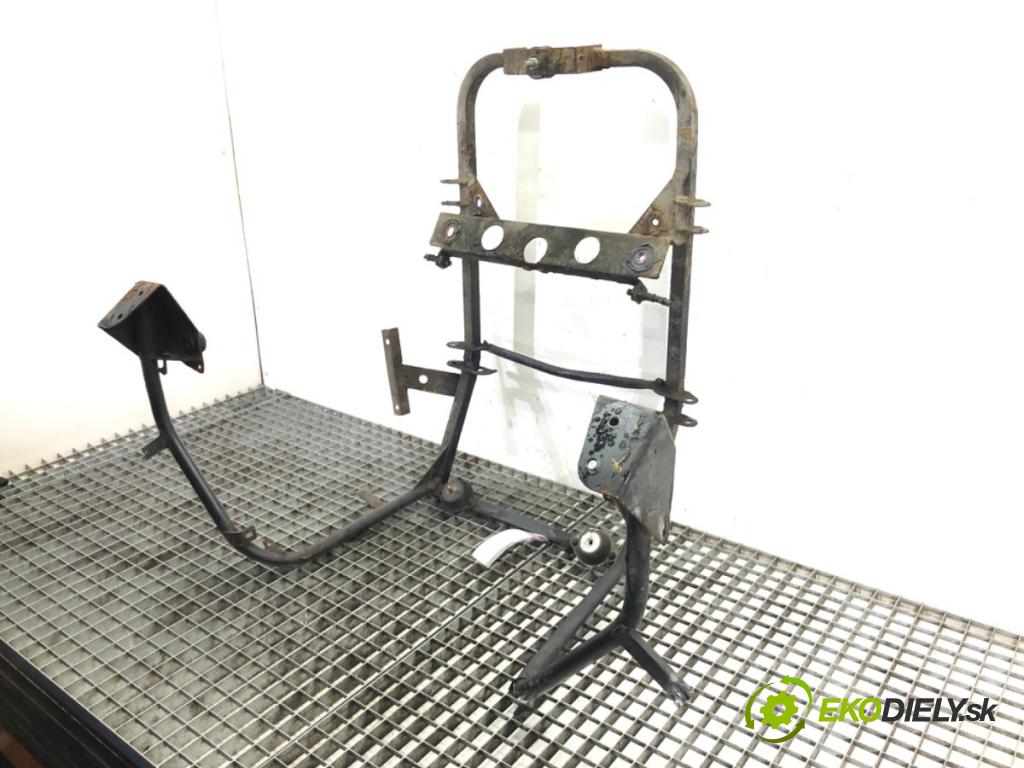 MICROCAR VIRGO 1999 - 2004    0.5 D 10 kW [14 KM] olej napędowy 1999 - 2004  výztuha pod motor  (Výztuhy přední)