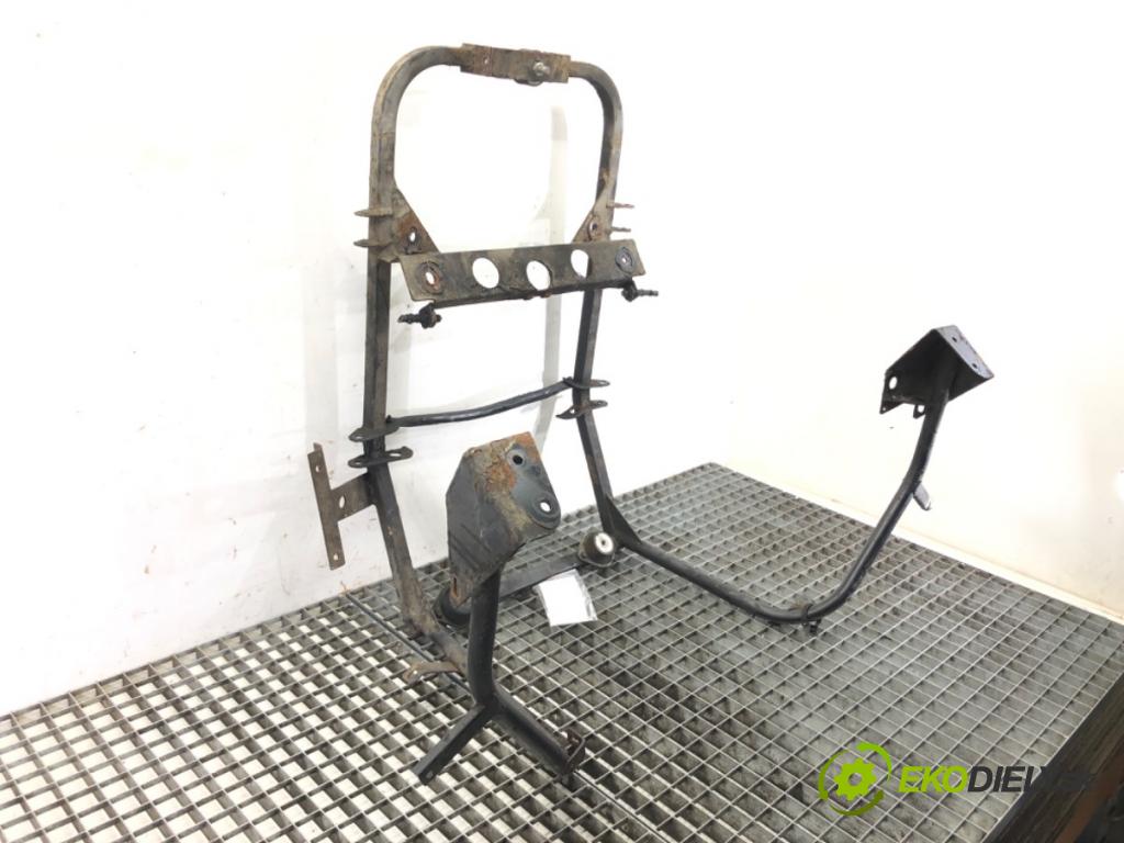 MICROCAR VIRGO 1999 - 2004    0.5 D 10 kW [14 KM] olej napędowy 1999 - 2004  výztuha pod motor  (Výztuhy přední)