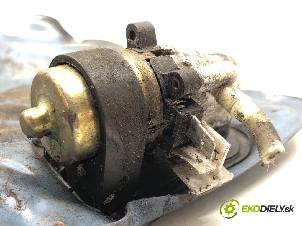 MICROCAR VIRGO 1999 - 2004    0.5 D 10 kW [14 KM] olej napędowy 1999 - 2004  Nádržka ostrekovačov