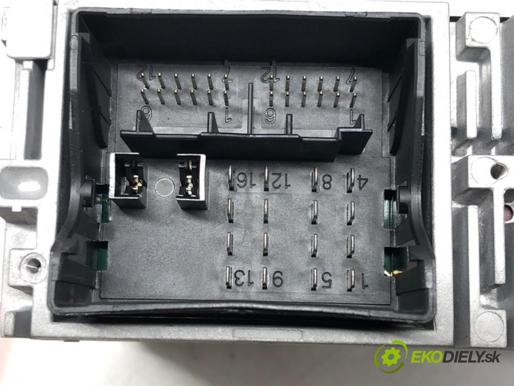 PEUGEOT 208 I (CA_, CC_) 2012 - 2022    1.2 VTI 82 60 kW [82 KM] benzyna 2012 - 2022  RADIO Navigácia 9817705680 (Audio zariadenia)