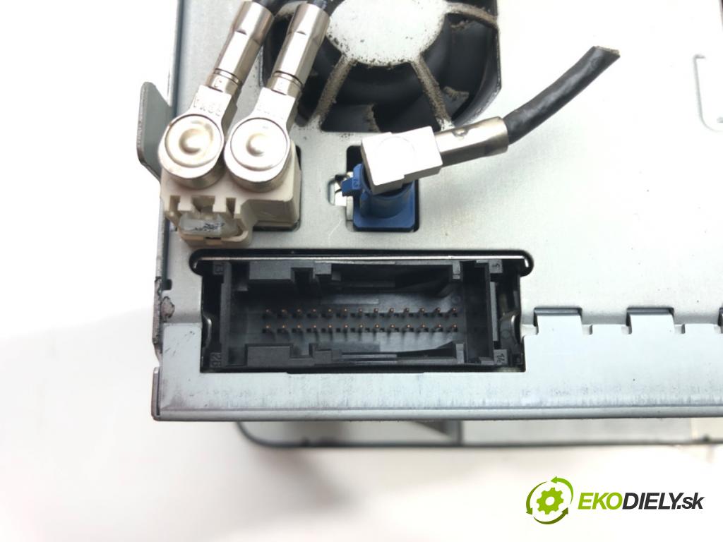VW PASSAT B6 Variant (3C5) 2005 - 2011    1.9 TDI 77 kW [105 KM] olej napędowy 2005 - 2010  RADIO Navigácia 1T0035680A (Audio zariadenia)