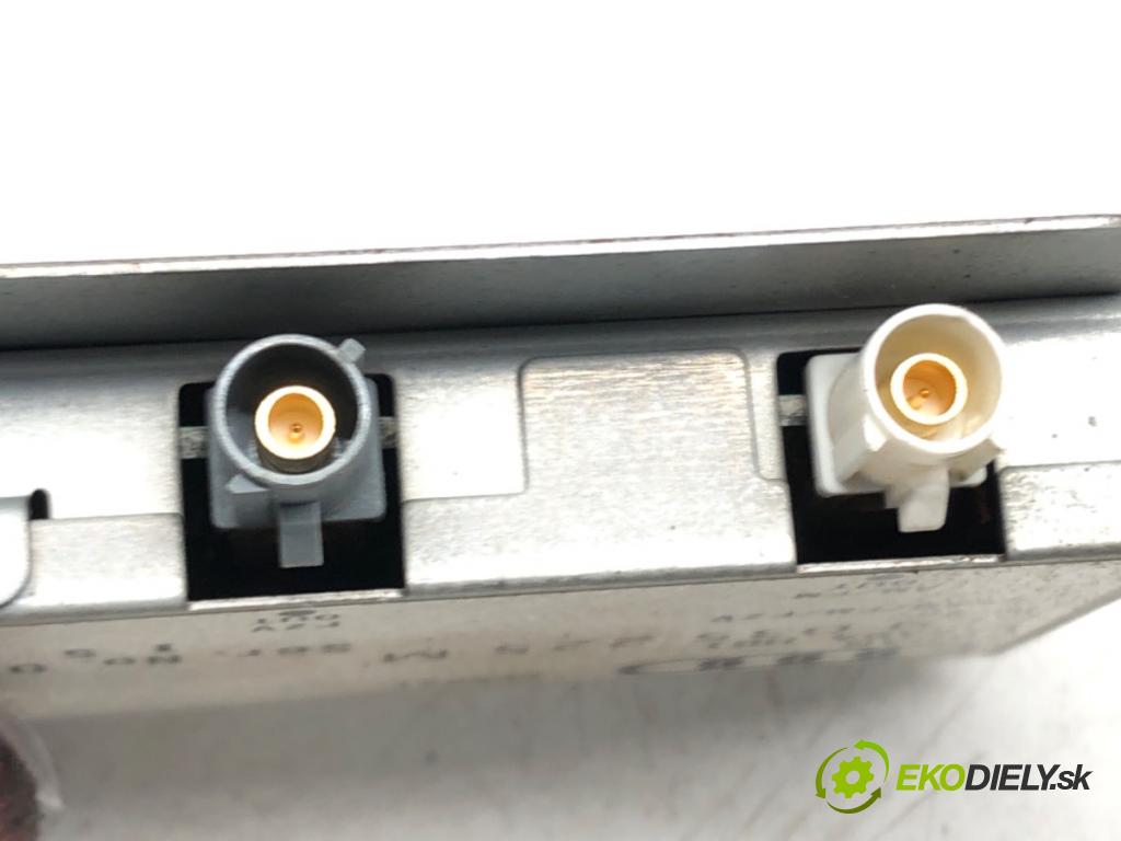 AUDI A4 B6 Avant (8E5) 2000 - 2005    1.9 TDI 96 kW [130 KM] olej napędowy 2001 - 2004  Zosilňovač Antenní: 8E9035225M (Zosilňovače)