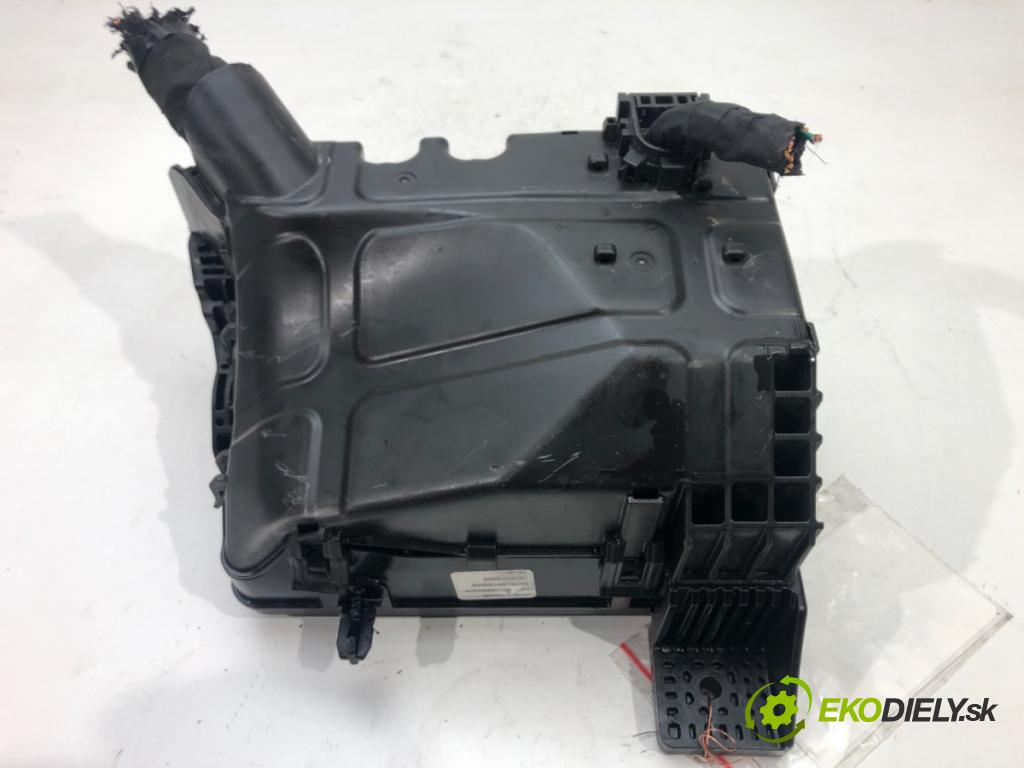 KIA RIO IV (YB, SC, FB) 2017 - 2022    1.4 74 kW [101 KM] benzyna 2017 - 2022  skříňka poistková 91261-H8630 (Pojistkové skříňky)