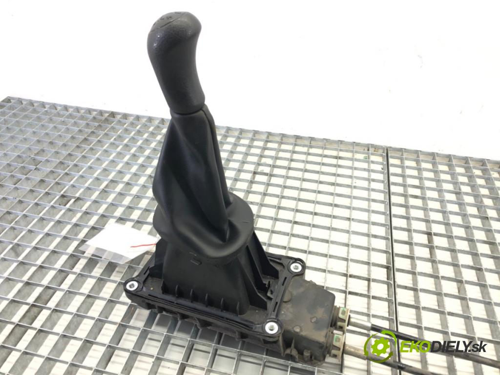 DACIA SANDERO II 2012 - 2022    1.2 54 kW [73 KM] benzyna 2015 - 2022  Kulisa 349016019R (Rýchlostné páky / kulisy)