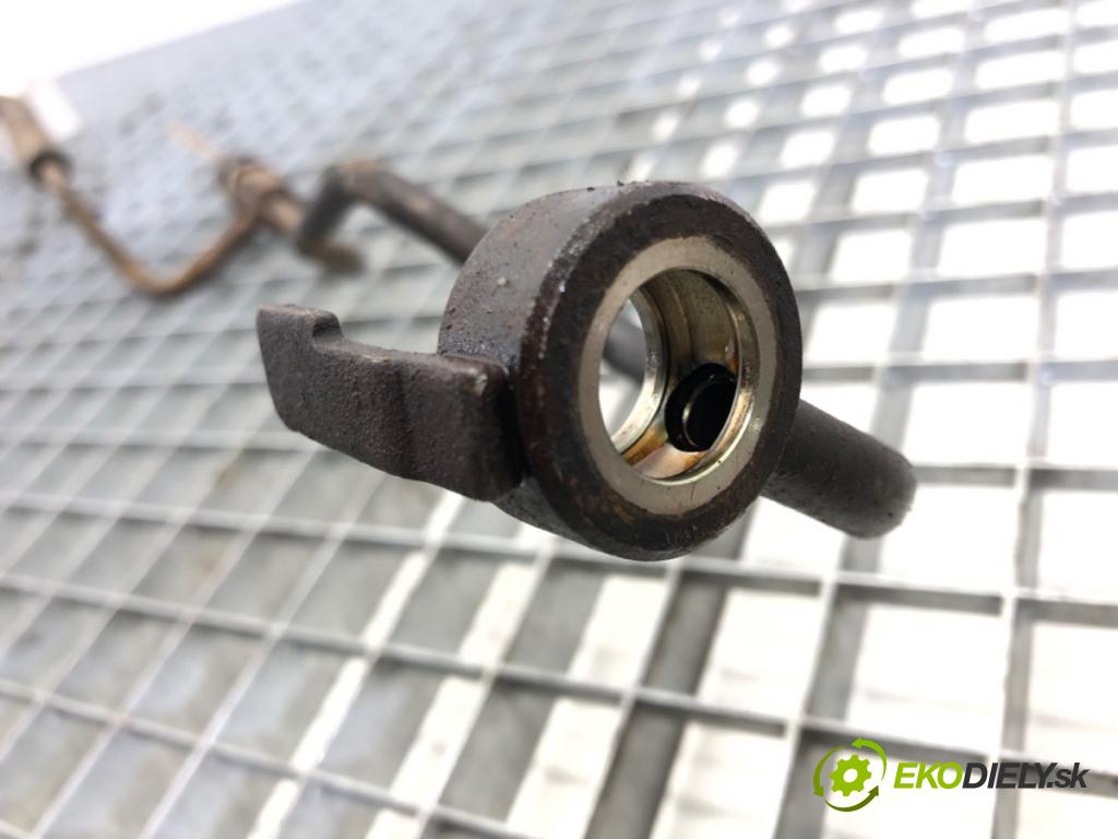 TOYOTA YARIS (_P1_) 1999 - 2005    1.0 (SCP10_) 50 kW [68 KM] benzyna 1999 - 2005  hadica servočerpadlo  (Rúrky, hadice servočerpadla)