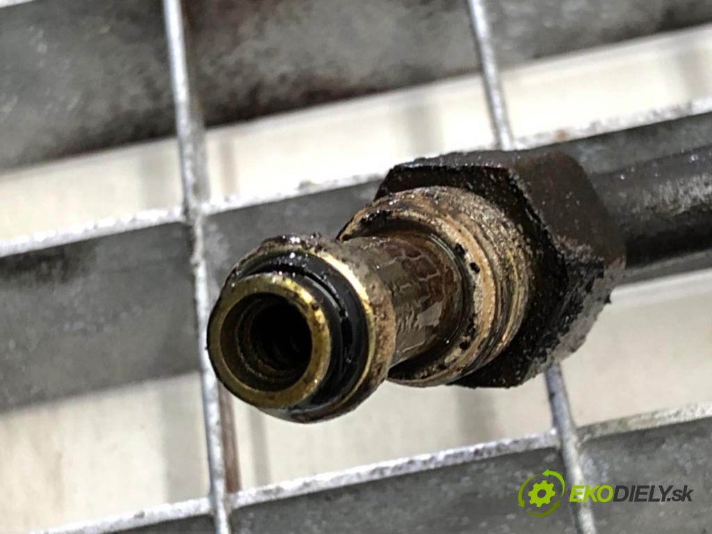 TOYOTA YARIS (_P1_) 1999 - 2005    1.0 (SCP10_) 50 kW [68 KM] benzyna 1999 - 2005  hadica servočerpadlo  (Rúrky, hadice servočerpadla)