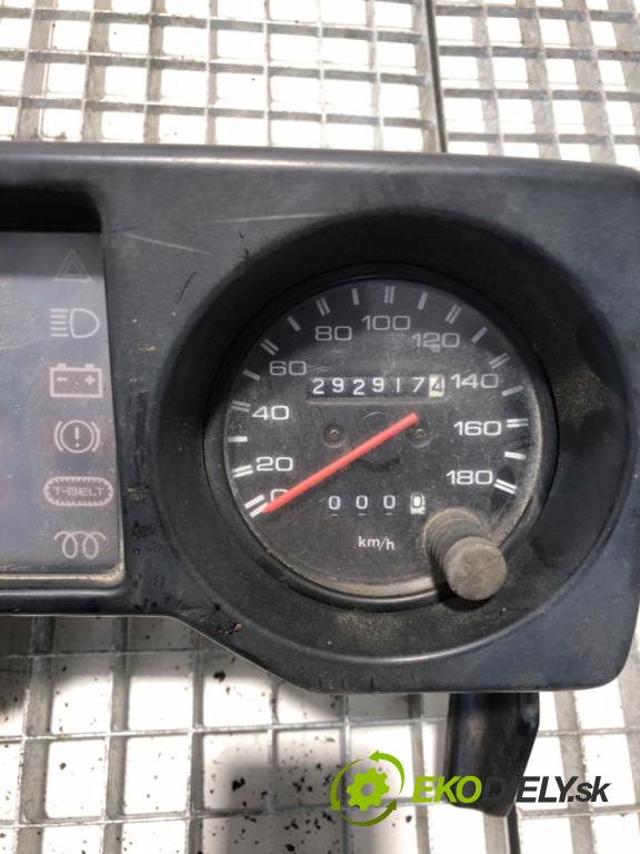 ISUZU TROOPER I (UBS) 1983 - 1991    2.6 4WD 85 kW [116 KM] benzyna 1986 - 1991  Prístrojovka  (Prístrojové dosky, displeje)