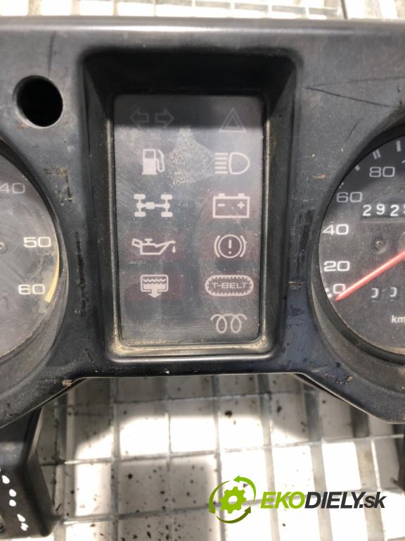 ISUZU TROOPER I (UBS) 1983 - 1991    2.6 4WD 85 kW [116 KM] benzyna 1986 - 1991  Prístrojovka  (Prístrojové dosky, displeje)