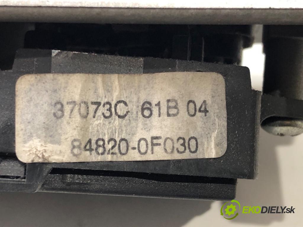 TOYOTA COROLLA (_E12_) 2001 - 2007    1.4 D (NDE120_) 66 kW [90 KM] olej napędowy 2004 -  Prepínač okien 84820-0F030 (Prepínače, spínače, tlačidlá a ovládače kúrenia)