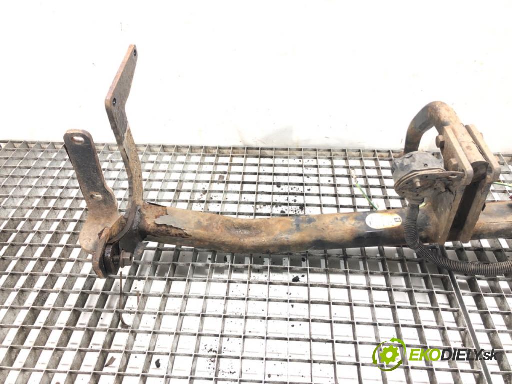 PEUGEOT 308 SW II (LC_, LJ_, LR_, LX_, L4_) 2014 - 2021    1.6 BlueHDi 120 88 kW [120 KM] olej napędowy 2014   Hák tažné zařízení 1608472480