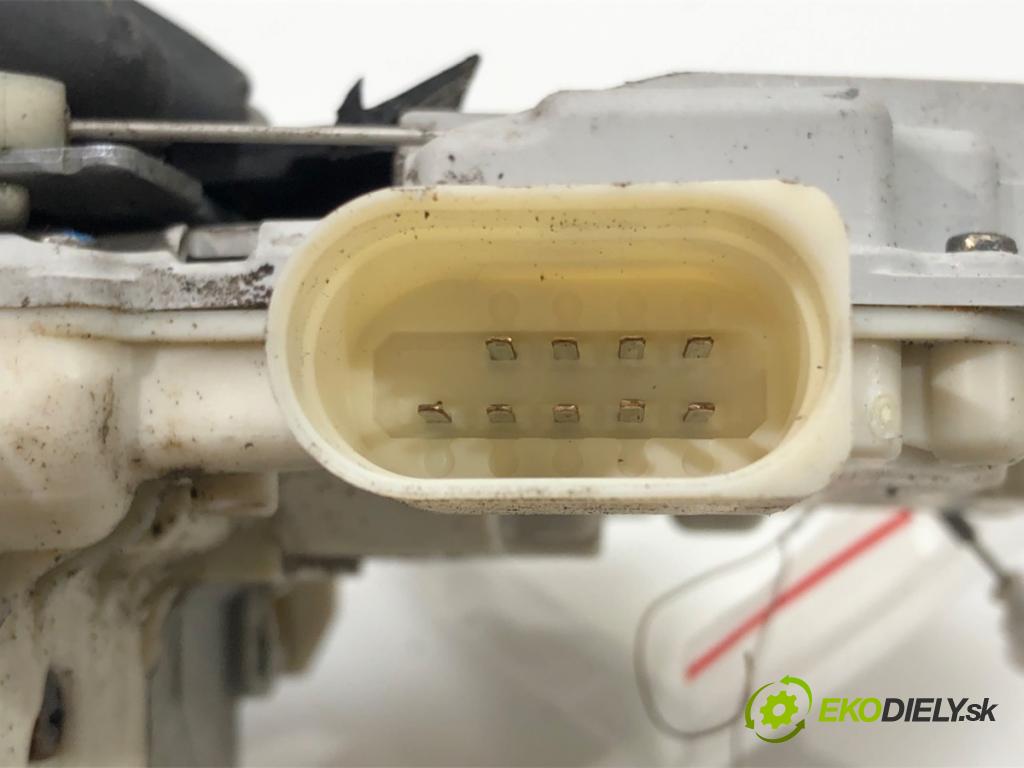 SEAT EXEO (3R2) 2008 - 2013    2.0 TDI 105 kW [143 KM] olej napędowy 2008 - 2013  zámok dveře levý přední část 8E1837015