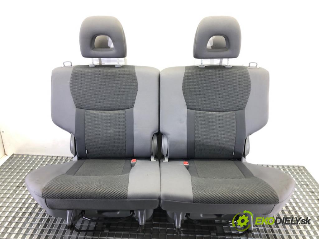 TOYOTA RAV 4 II (_A2_) 2000 - 2005    2.0 D 4WD (CLA20_, CLA21_) 85 kW [116 KM] olej nap  Sedadlo druhý RIADOK: 