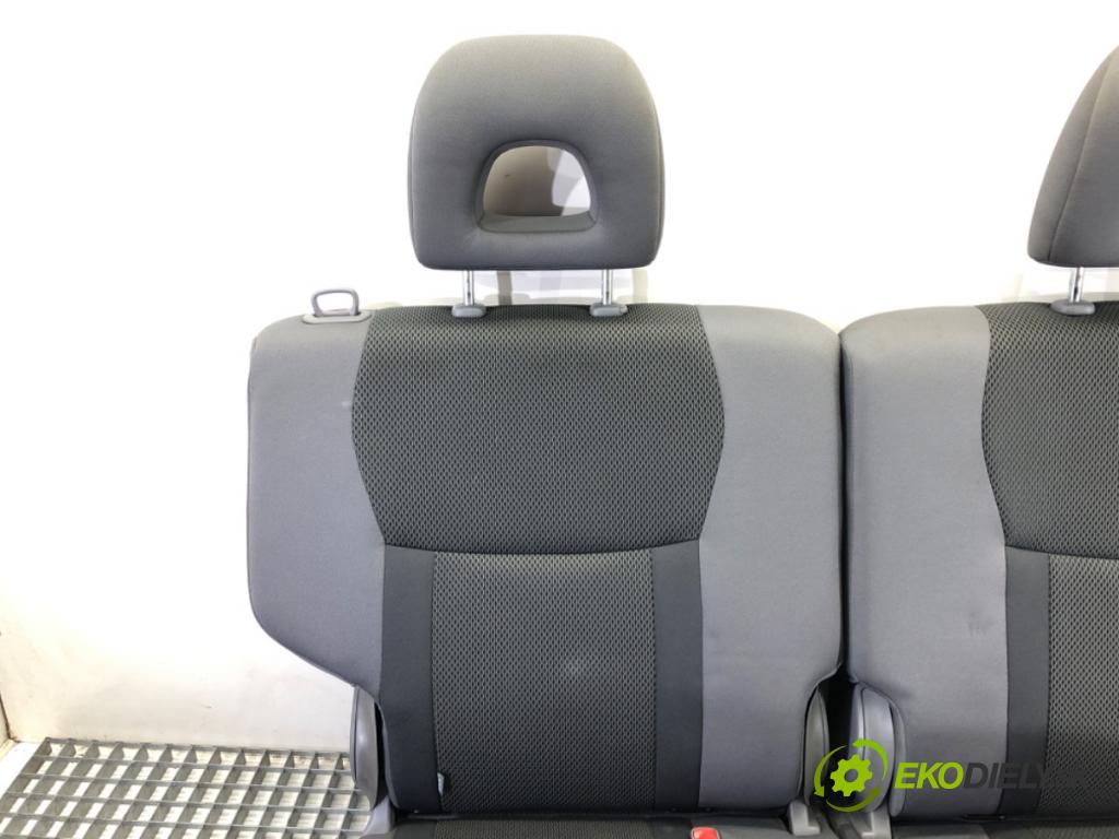 TOYOTA RAV 4 II (_A2_) 2000 - 2005    2.0 D 4WD (CLA20_, CLA21_) 85 kW [116 KM] olej nap  Sedadlo druhý RIADOK: