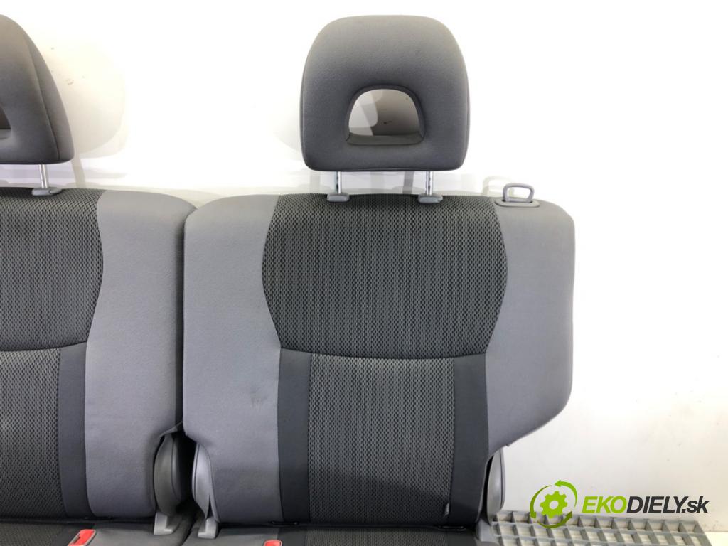 TOYOTA RAV 4 II (_A2_) 2000 - 2005    2.0 D 4WD (CLA20_, CLA21_) 85 kW [116 KM] olej nap  Sedadlo druhý RIADOK:
