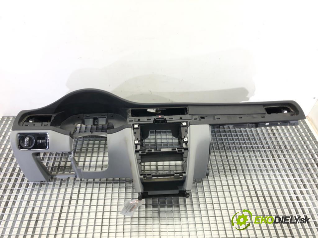 SKODA SUPERB II Kombi (3T5) 2009 - 2015    2.0 TDI 103 kW [140 KM] olej napędowy 2009 - 2010  Palubná doska  (Palubné dosky)