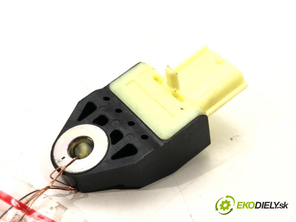 LEXUS GS (_L1_) 2011 - 2022    300h (AWL10_) 133 kW [181 KM] Hybryda silnik benzy  Snímač nárazu 89831-68030 (Snímače nárazu)