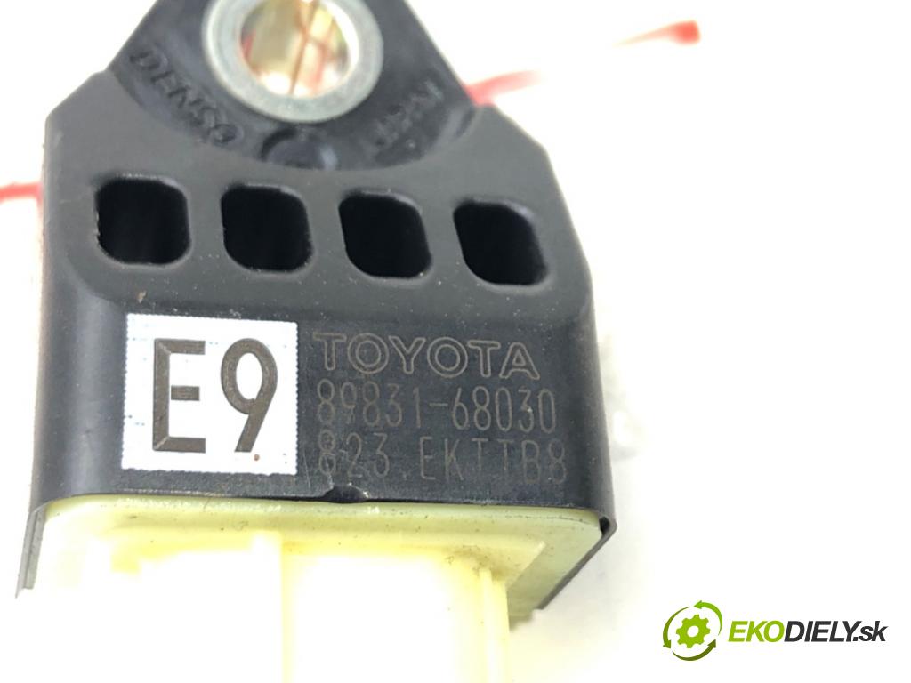 LEXUS GS (_L1_) 2011 - 2022    300h (AWL10_) 133 kW [181 KM] Hybryda silnik benzy  Snímač nárazu 89831-68030 (Snímače nárazu)