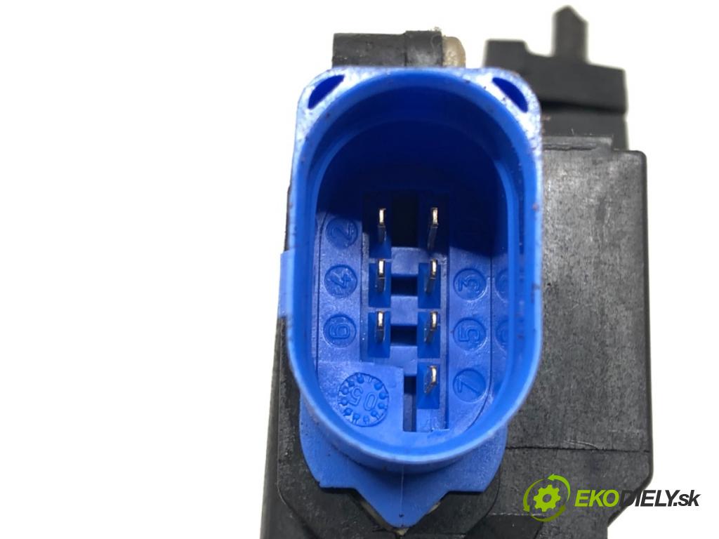 SKODA OCTAVIA II Combi (1Z5) 2004 - 2013    1.6 75 kW [102 KM] benzyna 2004 - 2013  zámok dveře pravý zadní část 7L0839016