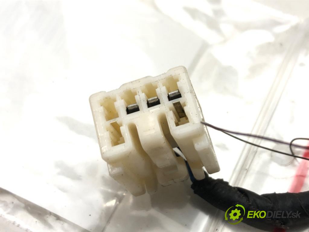 MAZDA TRIBUTE SUV 2001 91 kW 2.0 (EPEW) 1988 zpětné zrcátko levý