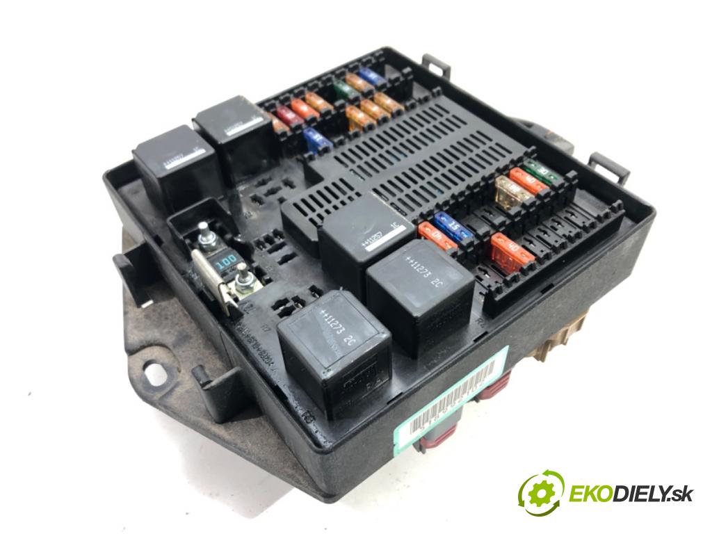 JAGUAR XJ sedan 2011 202 kW 3.0 SDV6 2993 modul BSI AW93-14A073-AD (Pojistková skříňka)