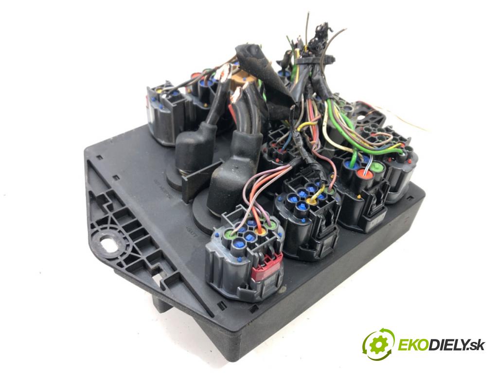 JAGUAR XJ sedan 2011 202 kW 3.0 SDV6 2993 modul BSI AW93-14A073-AD (Pojistková skříňka)