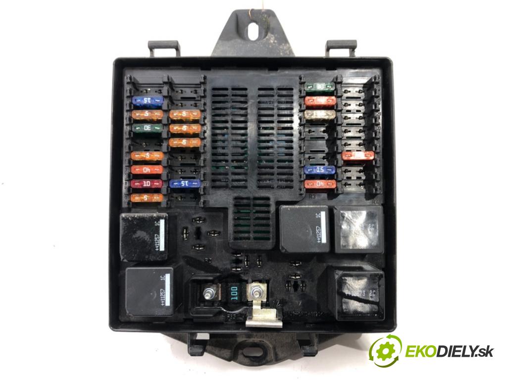 JAGUAR XJ sedan 2011 202 kW 3.0 SDV6 2993 modul BSI AW93-14A073-AD (Pojistková skříňka)