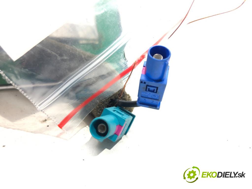 JAGUAR XJ (X351) 2009 - 2022    3.0 SDV6 202 kW [275 KM] olej napędowy 2009 - 2016  Zosilňovač Antenní: AW93-19C089-EB (Zosilňovače)