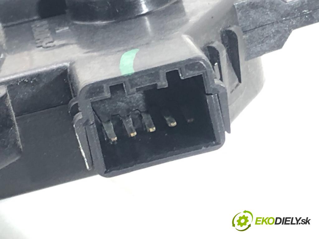 KIA CEED Sportswagon (JD) 2012 - 2018    1.6 CRDi 136 100 kW [136 KM] olej napędowy 2015 -   Motorček kúrenia D267-EBABA01 (Motorčeky kúrenia)