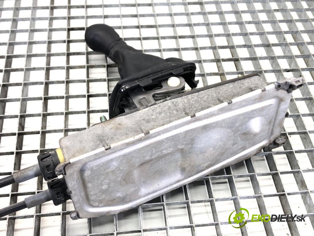 SKODA FABIA III Kombi (NJ5) 2014 - 2022    1.0 TSI 70 kW [95 KM] benzyna 2014 - 2022  Kulisa 6Q0711061E (Rýchlostné páky / kulisy)