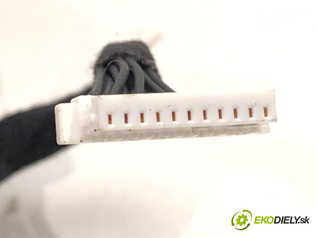 MERCEDES-BENZ CLA coupe (C117) 2013 - 2019    CLA 250 4-matic (117.346) 155 kW [211 KM] benzyna   Kulisa  (Rýchlostné páky / kulisy)