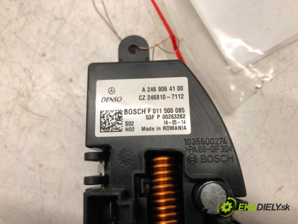 MERCEDES-BENZ CLA coupe (C117) 2013 - 2019    CLA 250 4-matic (117.346) 155 kW [211 KM] benzyna   odpor rezistor topení vzduchu A2469064100 (Odpory topení)