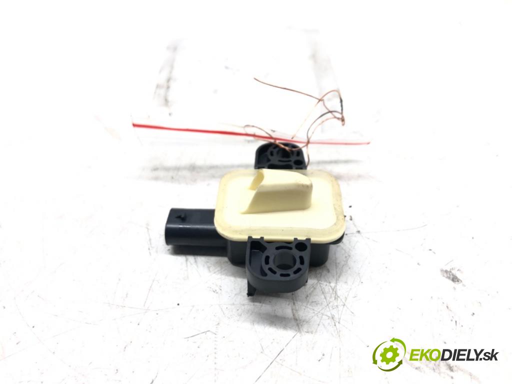 MERCEDES-BENZ CLA coupe (C117) 2013 - 2019    CLA 250 4-matic (117.346) 155 kW [211 KM] benzyna   Snímač nárazu A1668210351 (Snímače nárazu)