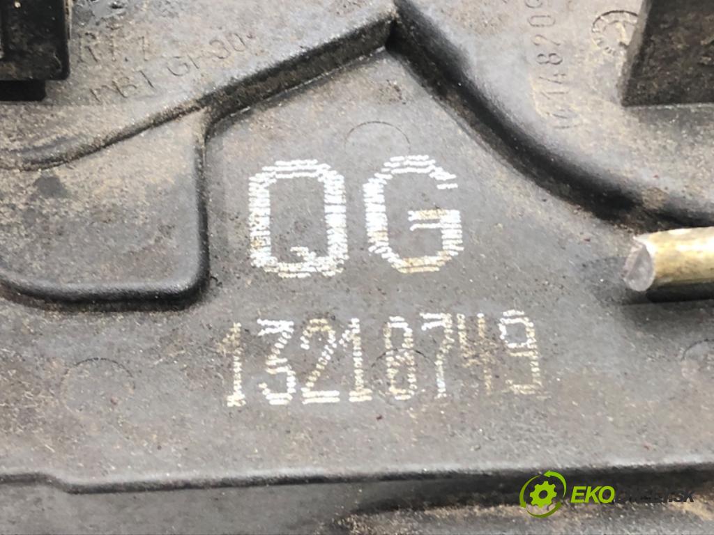 OPEL ZAFIRA B Nadwozie pełne/minivan (A05) 2005 - 2015    1.9 CDTI VAN (M75) 110 kW [150 KM] olej napędowy 2  zámok dveře pravý přední část 13210749