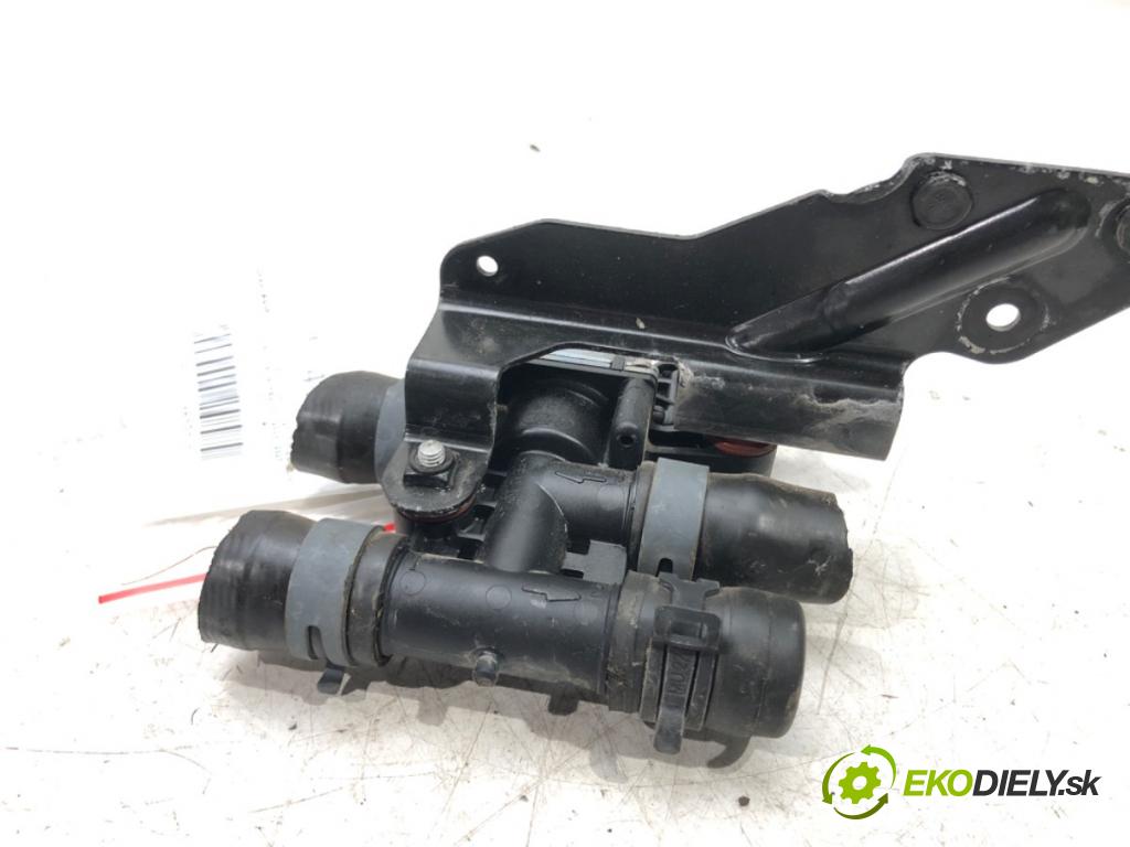 AUDI A5 (8T3) 2007 - 2017    2.0 TDI 140 kW [190 KM] olej napędowy 2013 - 2017  Magnetický ventil vody 8J0121324 (Ostatné)