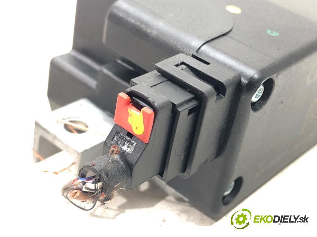 AUDI A5 (8T3) 2007 - 2017    2.0 TDI 140 kW [190 KM] olej napędowy 2013 - 2017  blokáda volantu 8K0905852E (Ostatné)