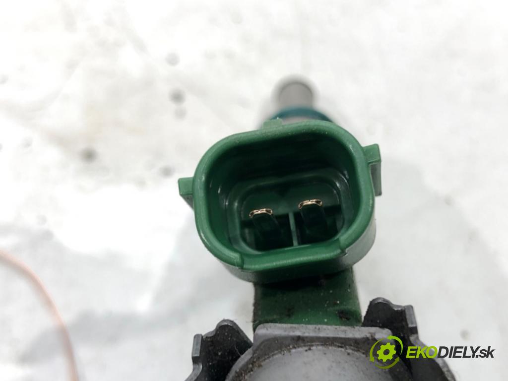 RENAULT CLIO V (B7_) 2019 - 2022    TCe 90 (B7MT) 67 kW [91 KM] benzyna 2020 - 2022  Lišta vstrekovacia 175204021R (Vstrekovacie lišty)