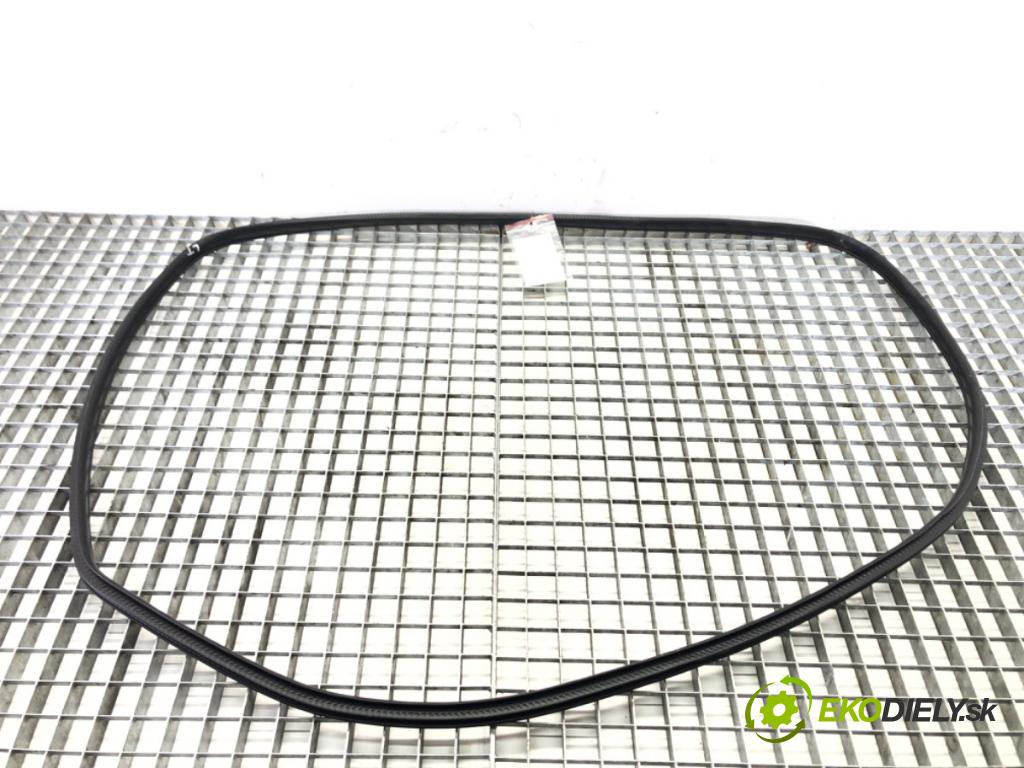 SUZUKI SX4 S-CROSS (JY) 2013 - 2022    1.4 Hybrid (Mild Hybrid) (AKK 414) 95 kW [129 KM]   těsnění dveře zadní část levá strana  (Ostatní)