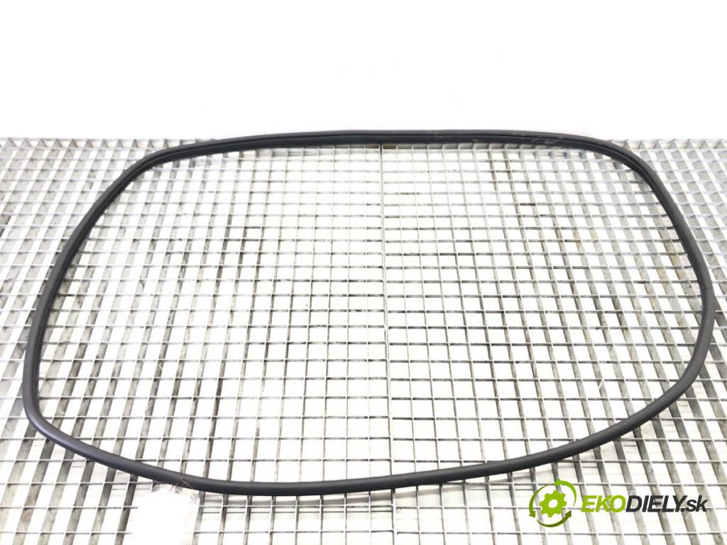 SUZUKI SX4 S-CROSS (JY) 2013 - 2022    1.4 Hybrid (Mild Hybrid) (AKK 414) 95 kW [129 KM]   těsnění dveře zadní část pravá  (Ostatní)