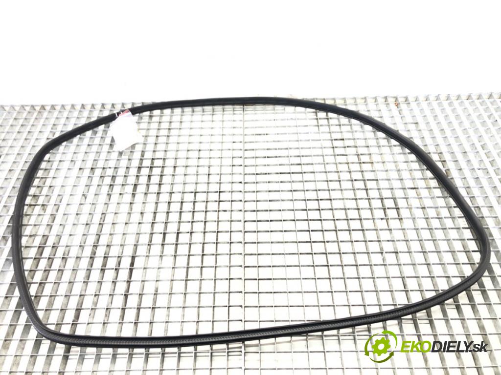 SUZUKI SX4 S-CROSS (JY) 2013 - 2022    1.4 Hybrid (Mild Hybrid) (AKK 414) 95 kW [129 KM]   těsnění dveře zadní část pravá  (Ostatní)