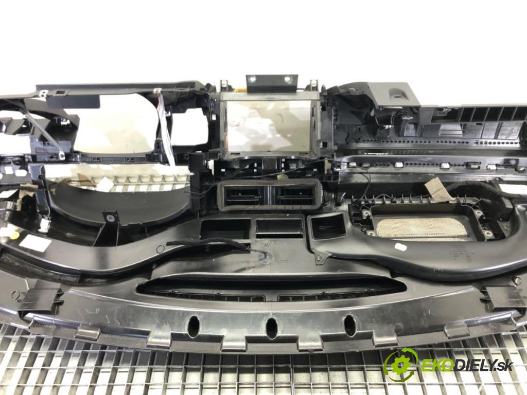 VW CC B7 (358) 2011 - 2016    2.0 TFSI 147 kW [200 KM] benzyna 2011 - 2016  Palubná doska  (Palubné dosky)