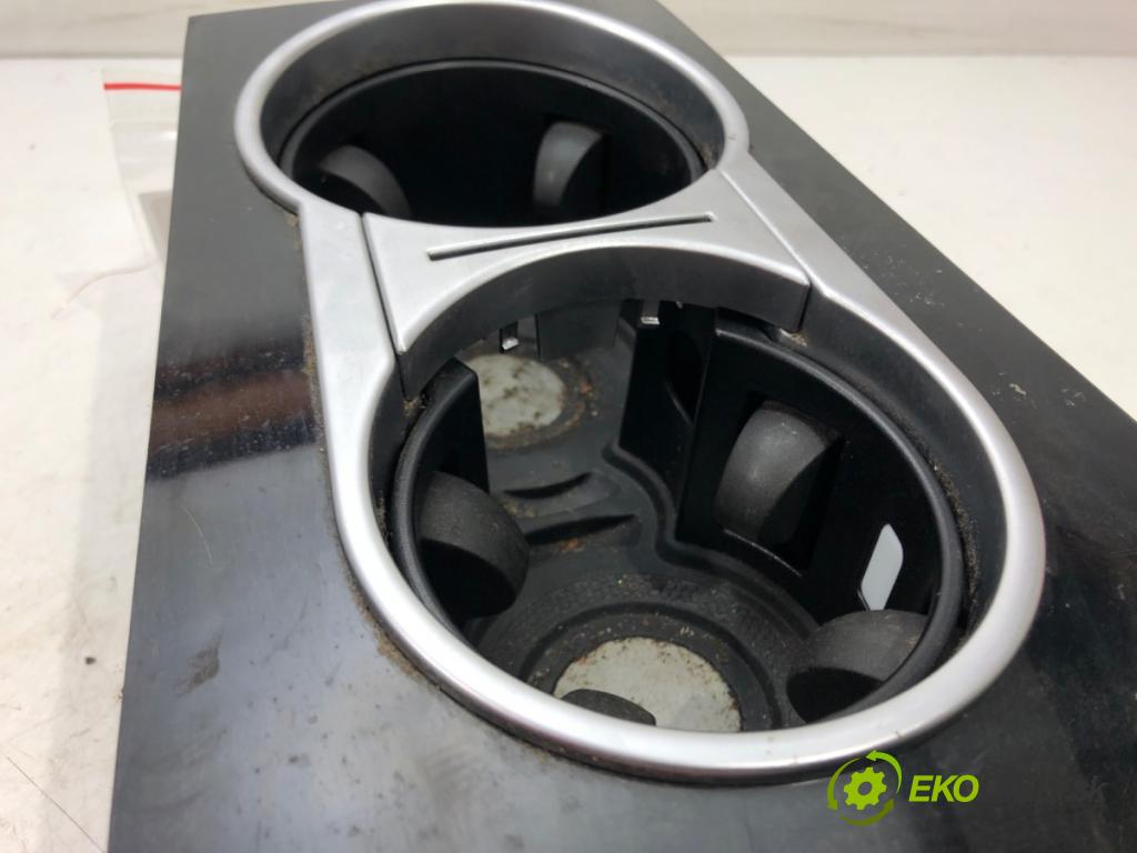 MERCEDES-BENZ KLASA M (W164) 2005 - 2012    ML 420 CDI 4-matic (164.128) 225 kW [306 KM] olej   Držiak na nápoje  (Úchyty, držiaky na nápoje)