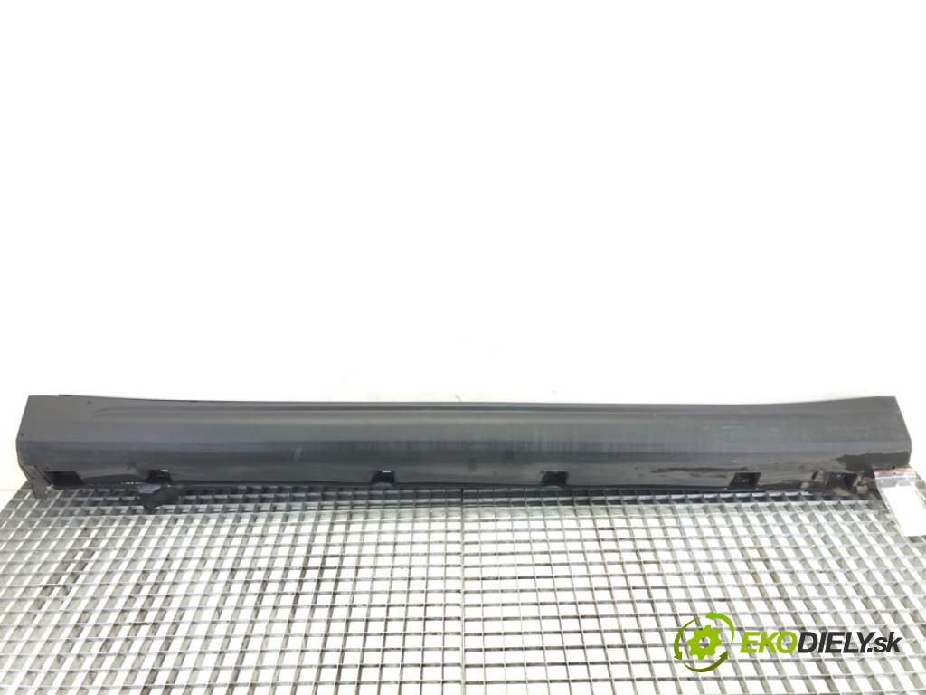 SUZUKI SX4 liftback 2022 95 kW 1.4 Hybrid (Mild Hybrid) (AKK 414) 1373 Lišta prahová pravá 77231-63T0R (Lišta prahová)