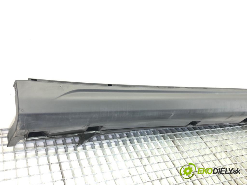 SUZUKI SX4 liftback 2022 95 kW 1.4 Hybrid (Mild Hybrid) (AKK 414) 1373 Lišta prahová pravá 77231-63T0R (Lišta prahová)