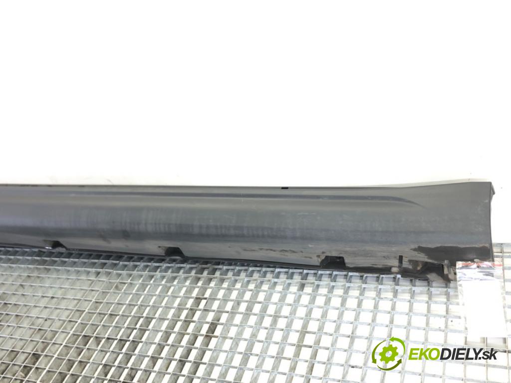 SUZUKI SX4 liftback 2022 95 kW 1.4 Hybrid (Mild Hybrid) (AKK 414) 1373 Lišta prahová pravá 77231-63T0R (Lišta prahová)