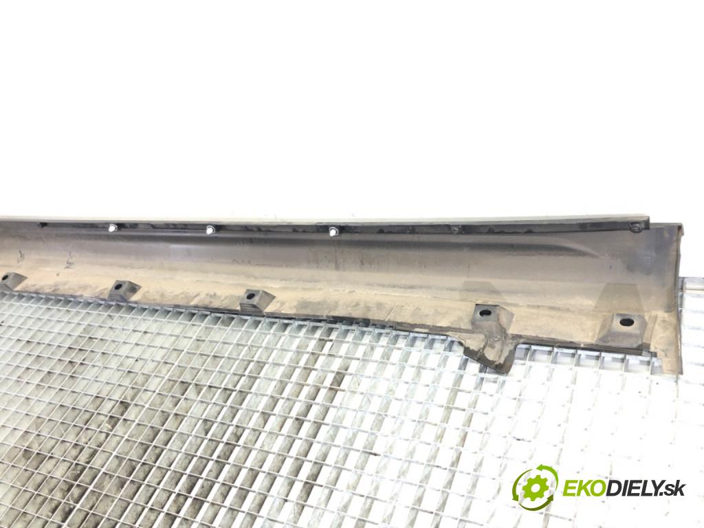 SUZUKI SX4 liftback 2022 95 kW 1.4 Hybrid (Mild Hybrid) (AKK 414) 1373 Lišta prahová pravá 77231-63T0R (Lišta prahová)