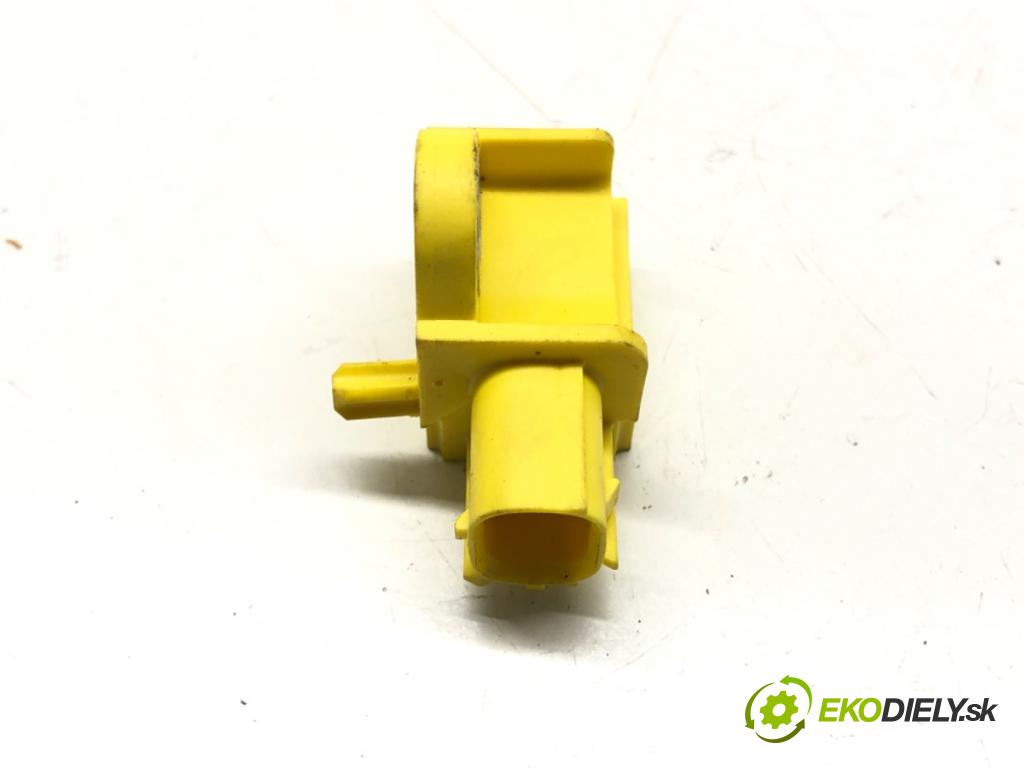 SUZUKI SX4 S-CROSS (JY) 2013 - 2022    1.4 Hybrid (Mild Hybrid) (AKK 414) 95 kW [129 KM]   Snímač nárazu 3F920-76SA0 (Snímače nárazu)