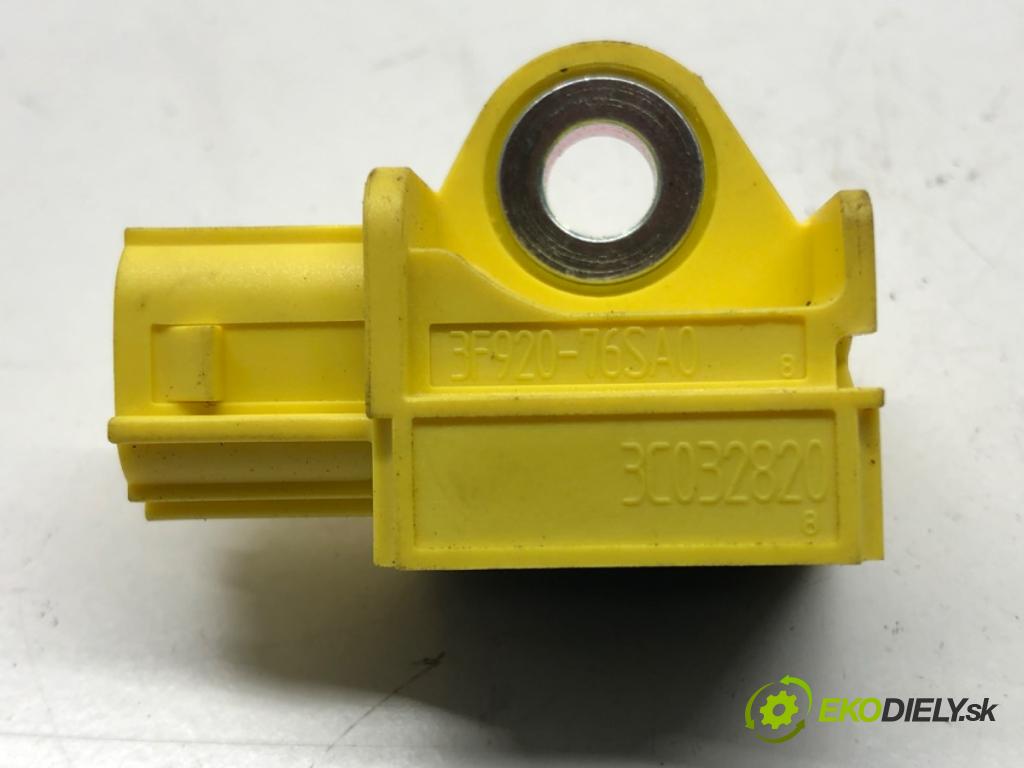 SUZUKI SX4 S-CROSS (JY) 2013 - 2022    1.4 Hybrid (Mild Hybrid) (AKK 414) 95 kW [129 KM]   Snímač nárazu 3F920-76SA0 (Snímače nárazu)