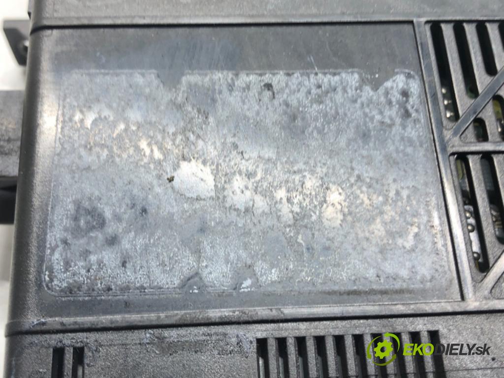 AUDI A8 D2 (4D2, 4D8) 1994 - 2005    2.5 TDI 110 kW [150 KM] olej napędowy 1997 - 2000  Panel ovládania kúrenia  (Prepínače, spínače, tlačidlá a ovládače kúrenia)