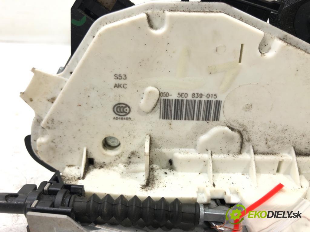 SKODA RAPID (NH3, NK3, NK6) 2012 - 2022    1.6 TDI 66 kW [90 KM] olej napędowy 2013 - 2015  zámok dveře levý zadní část 8E0839015